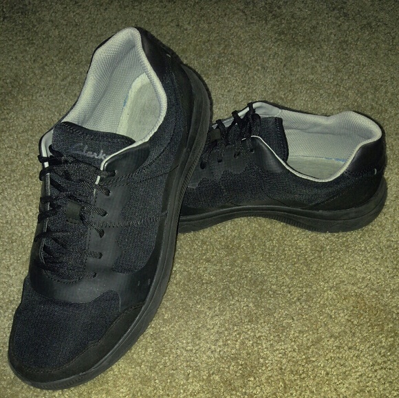 clarks memory foam shoes